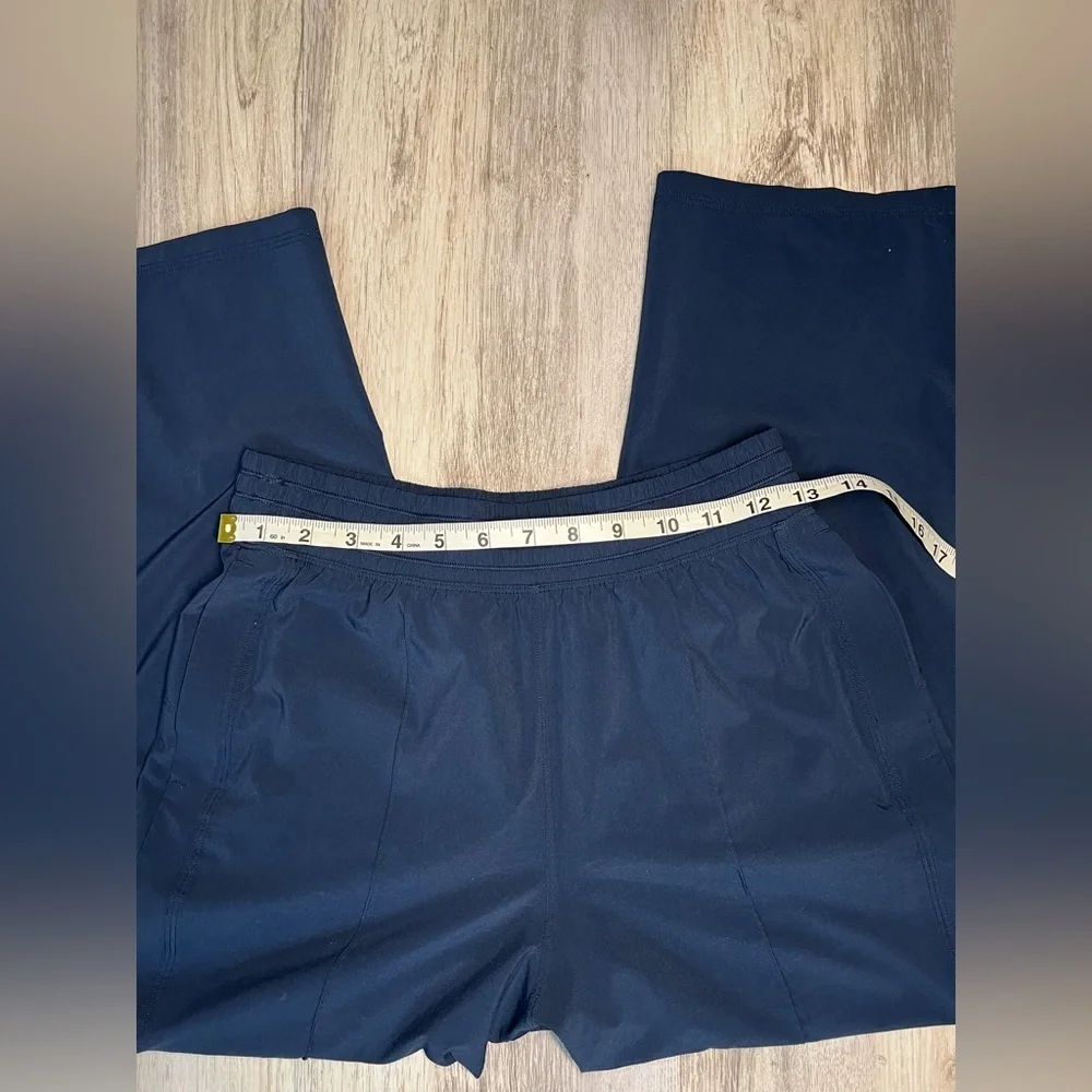 Lululemon Navy Blue‎ Women’s Size 6